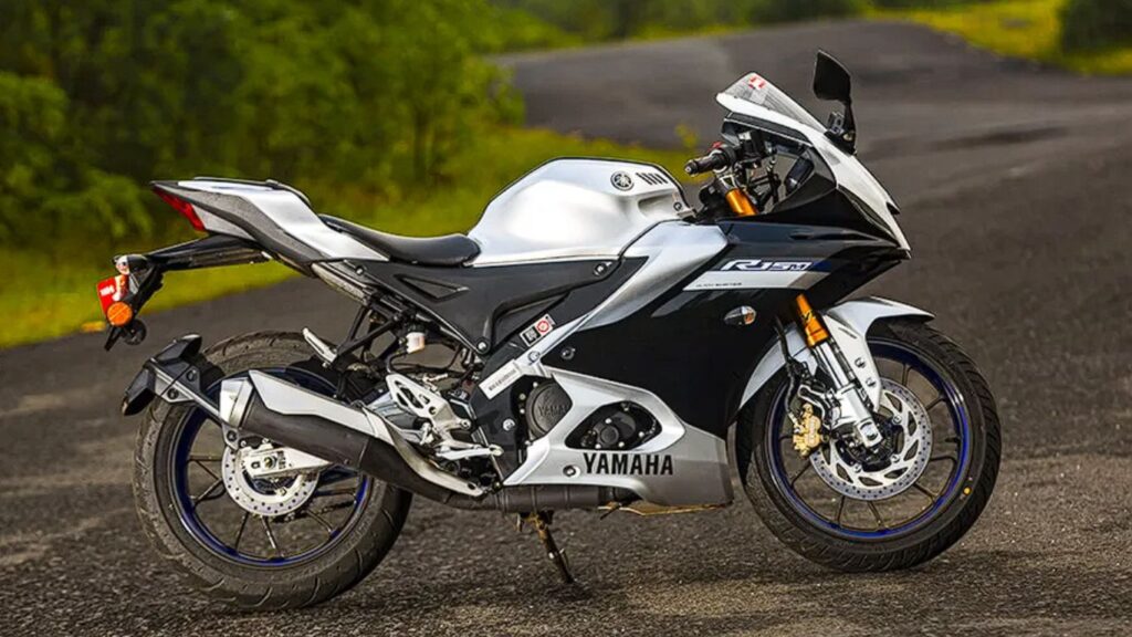 Yamaha R15 V4 Feature list